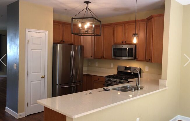 Nice end unit townhouse in waterfront community