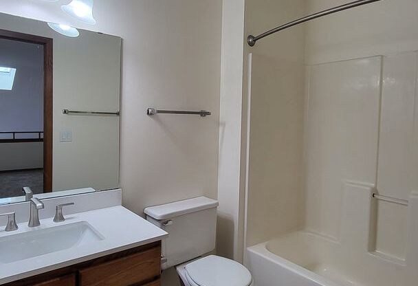 1 bed, 1 bath, 810 sqft, $1,465, Unit 72