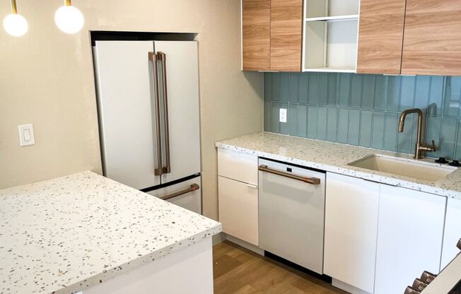 Mission Blvd- Beach Living- Lovely Water Views!