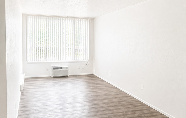 2 beds, 1 bath, 850 sqft, $1,295, Unit 09C