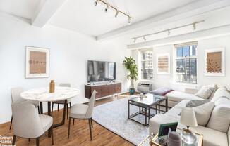 470 W 24 ST