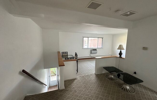 1 bed, 1 bath, $1,800, Unit Apt M