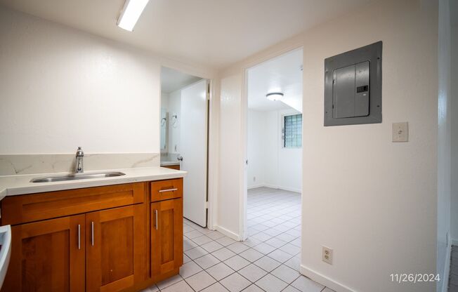 2 beds, 1 bath, $2,000, Unit UNIT B