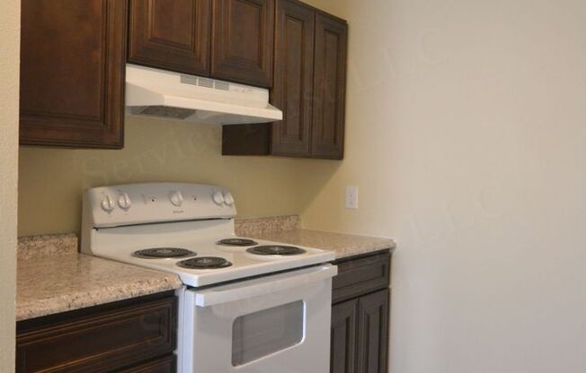 3 beds, 1 bath, 850 sqft, $795, Unit 09