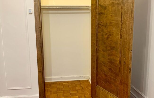 Studio, 1 bath, 300 sqft, $1,335, Unit 530-214