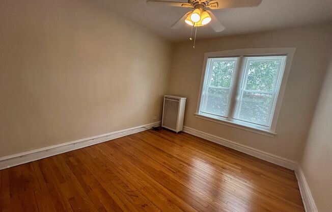 2 beds, 1 bath, 950 sqft, $1,750, Unit 3902-1A