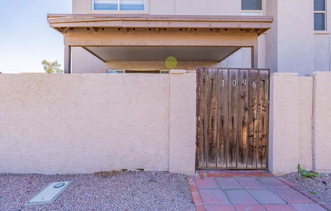 3 beds, 2.5 baths, $1,945, Unit UNIT 1096