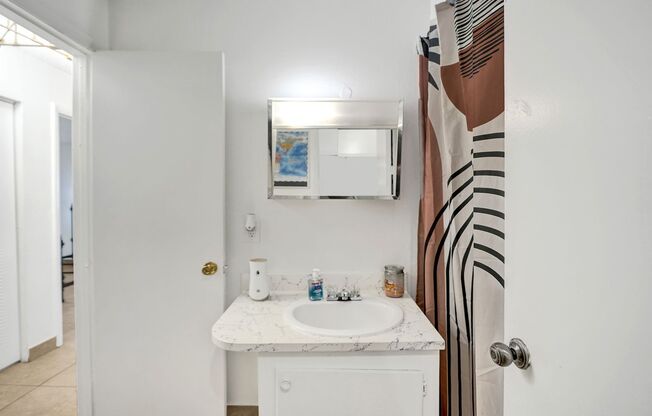 2 beds, 1 bath, 979 sqft, $1,850, Unit 135-3214