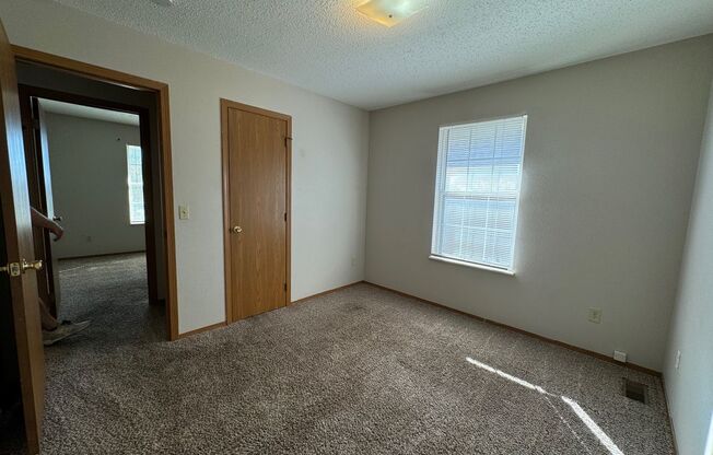 2 beds, 1 bath, $885