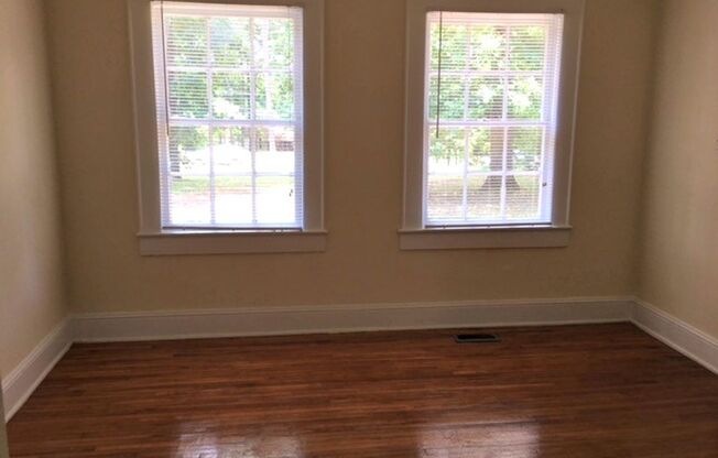 Move-in Ready NOW! Freshly updated, great Matthews location! Pet-Friendly!