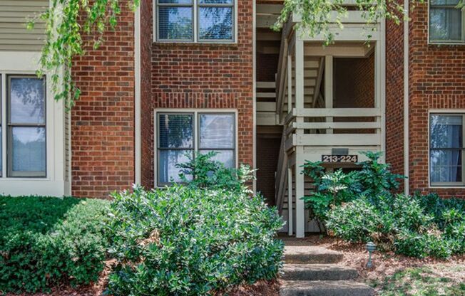 Beautiful Two Bedroom Green Hills Condo With Office