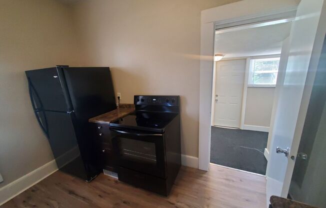 2 beds, 1 bath, $1,195