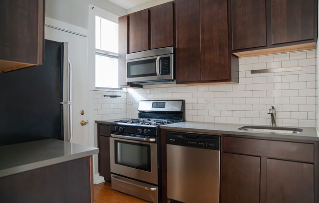 2 beds, 1 bath, 775 sqft, $1,825, Unit 3010-2N