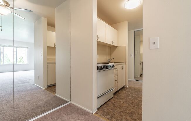 1 bed, 1 bath, 598 sqft, $1,495