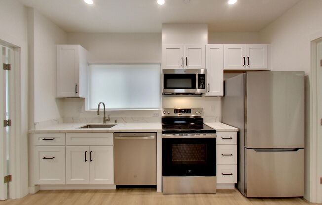1301-1361 La Playa Street (1065r)