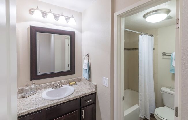 2 beds, 1 bath, 890 sqft, $1,825, Unit 406