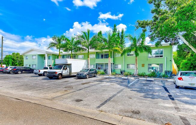 Charming Golf-Course Condo with Screened Patio – Minutes to Clearwater Beach