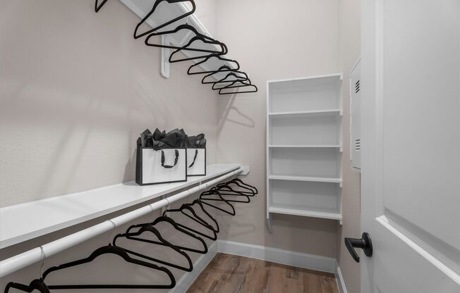 1 bed, 1 bath, 650 sqft, $1,300, Unit 428