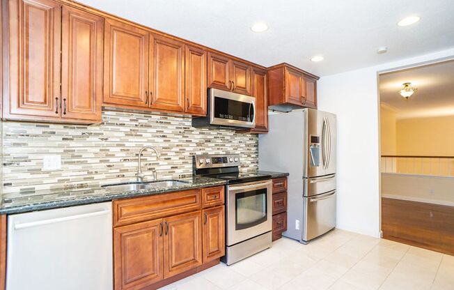 3 beds, 2.5 baths, $4,750, Unit Unit 10