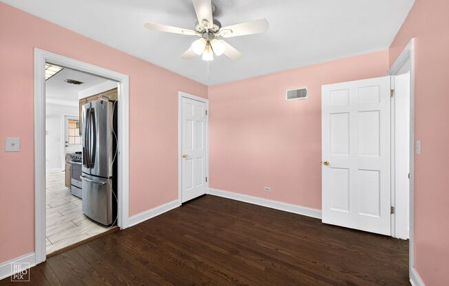 Gorgeous 3 Bedroom Home in Mount Prospect!