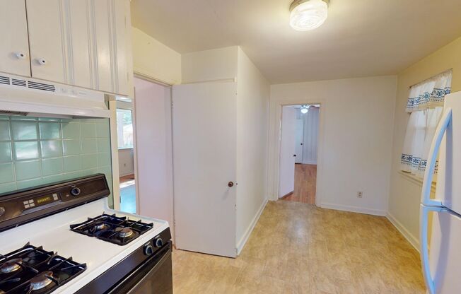 3 beds, 1 bath, $1,100