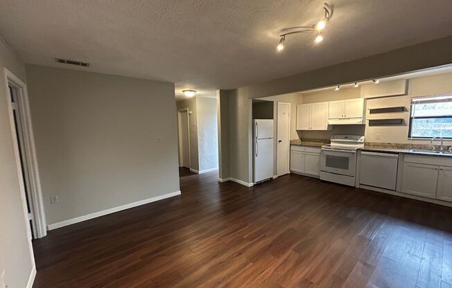 2 beds, 1 bath, $1,200, Unit Unit C-18