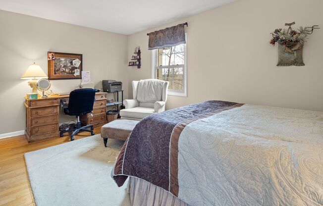 2 beds, 1 bath, $1,595, Unit Apt #3
