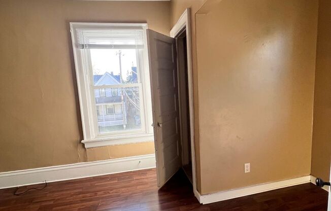2407-2409 N. Farwell Ave.