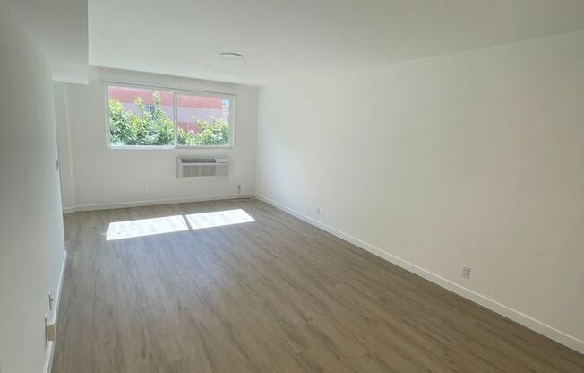 Studio, 1 bath, 425 sqft, $1,861, Unit 214