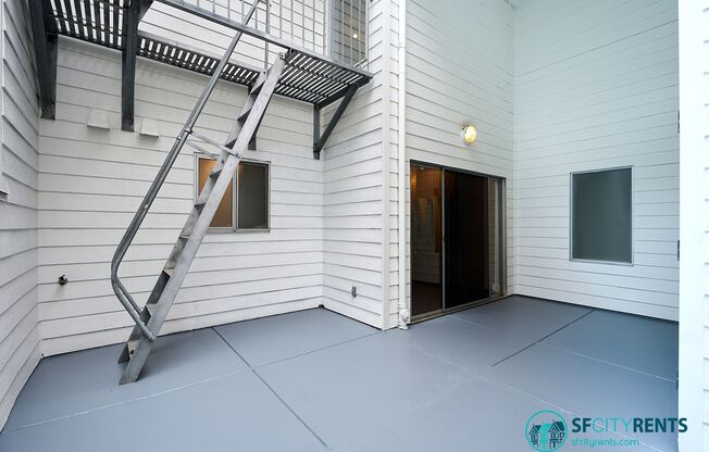 SoMA: Oversized Loft w/ 2 Bonus Rooms + 2 Full Bathrooms, Private Patio & Parking Included
