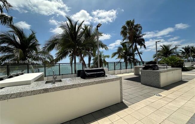 2 beds, 2 baths, 990 sqft, $4,000, Unit 600 NE 36th St # 1414