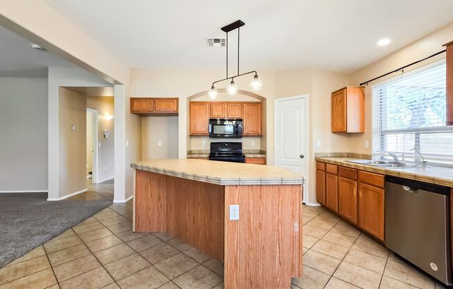 Excellent neighborhood & completely new interior!