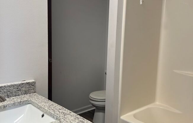 2 beds, 1 bath, 940 sqft, $1,325, Unit E7