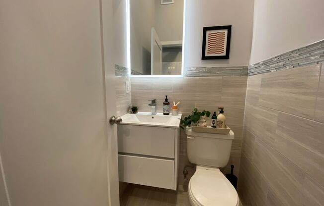 1 bed, 1.5 baths, $1,695, Unit Apt 39