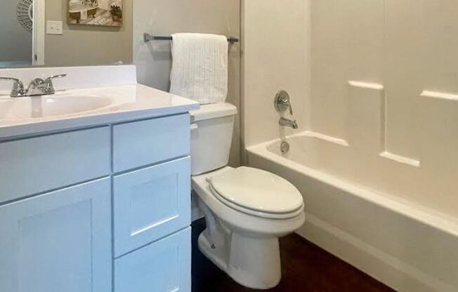 2 beds, 2 baths, $1,006, Unit 324