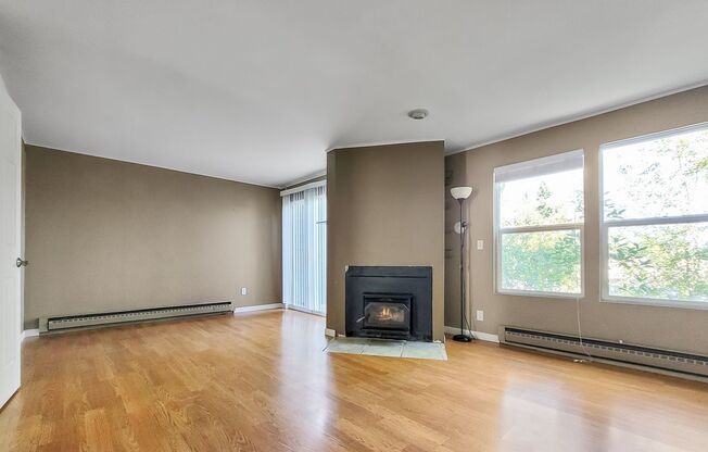 Bright End-Unit Townhome Across from Edmonds College
