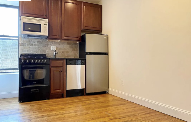 222 THOMPSON ST