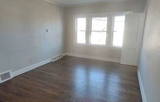 2 beds, 1 bath, $895, Unit Unit #4
