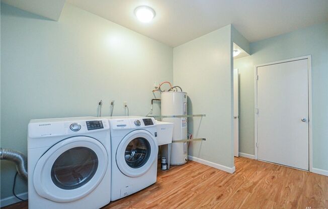 5 beds, 3 baths, $3,900