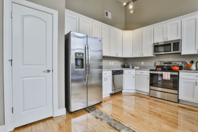 2 beds, 1 bath, 821 sqft, $2,415