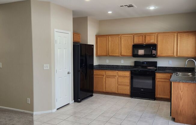 FRESHLY PAINTED 3BR + Loft in SW Las Vegas - NEW CARPETING, NEW KITCHEN APPLIANCES