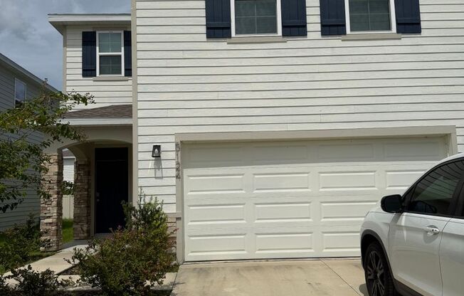 Spacious 4 bedroom/2.5 bathroom Home in Oaks Preserve!