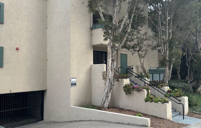 MISSION HILLS...  Top-Floor 2 Bedroom, 2 Bath Condo in Torrance Canyon Available Now!