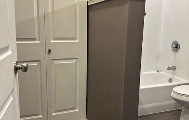 2 beds, 1 bath, 980 sqft, $1,895, Unit 1674-202 Quail