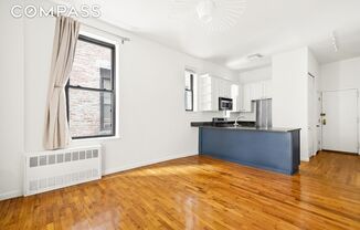 360 W 21 ST