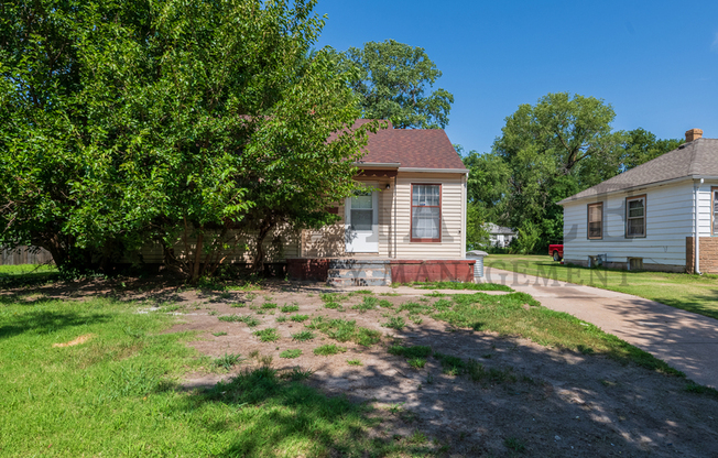 1555 N NE PKWY
