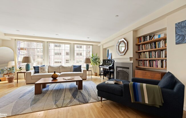 111 W 28 ST