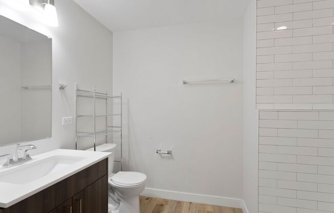 Studio, 1 bath, 360 sqft, $1,650, Unit 409