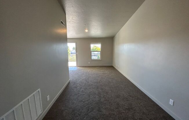 2 beds, 1 bath, $1,450, Unit Unit H303