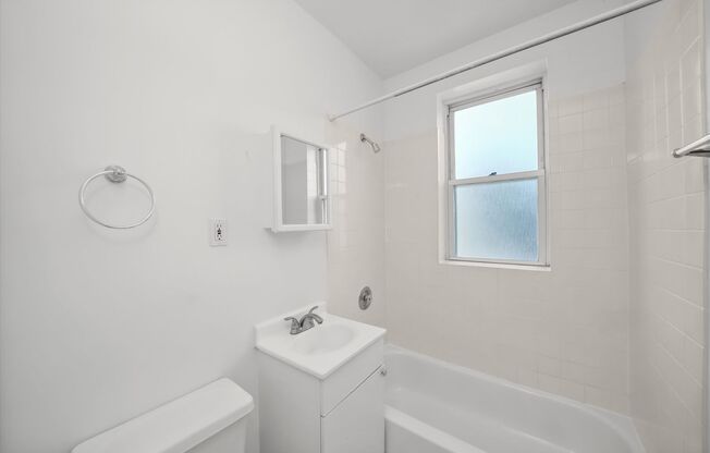 1 bed, 1 bath, 643 sqft, $1,650, Unit 3038-3